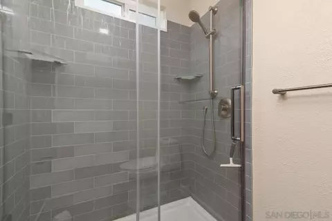 Bath - 1764 Arroyo Gln, Escondido, CA 92026 photo 2 of 3