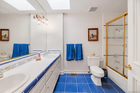 Bath - 13338 Arroya Vis, Poway, CA 92064 photo 3 of 4