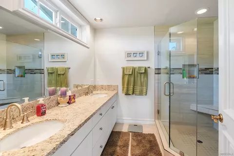 Bath - 13338 Arroya Vis, Poway, CA 92064 photo 2 of 4