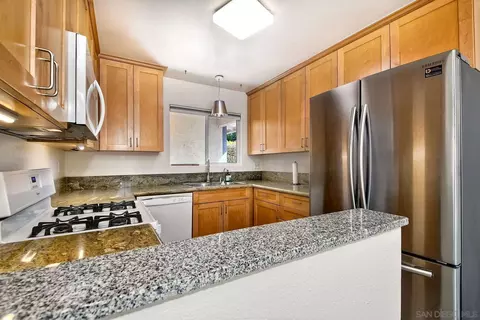 2726 Thunder Dr, Oceanside, CA 92056 photo 3