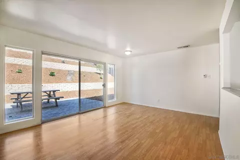 2726 Thunder Dr, Oceanside, CA 92056 photo 9