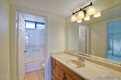 Bath - 4466 Dawson Ave #5, San Diego, CA 92115 photo 1 of 1