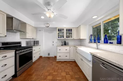 Kitchen - 1410 Crestridge Dr, Oceanside, CA 92054 photo 4 of 5