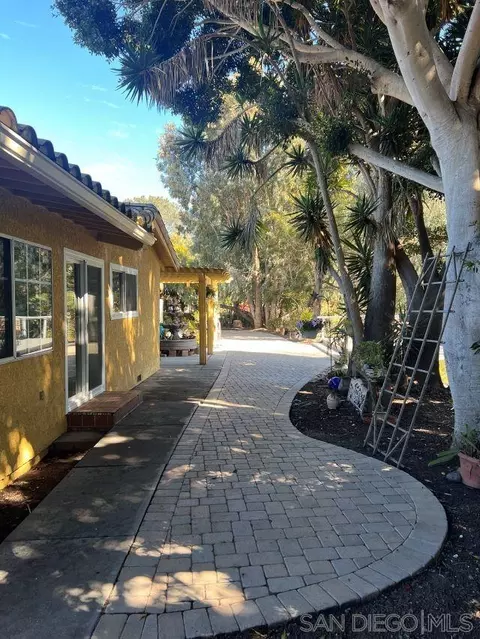 Exterior - 1410 Crestridge Dr, Oceanside, CA 92054 photo 4 of 27