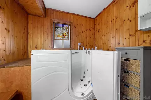 Bath - 1410 Crestridge Dr, Oceanside, CA 92054 photo 2 of 6