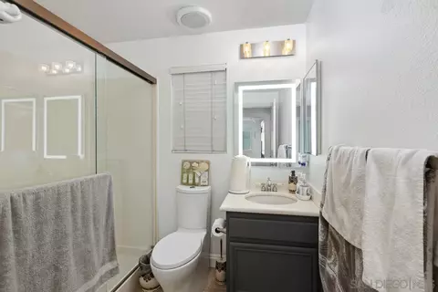 Bath - 10021 Destiny Mountain Ct, Spring Valley, CA 91978 photo 1 of 6