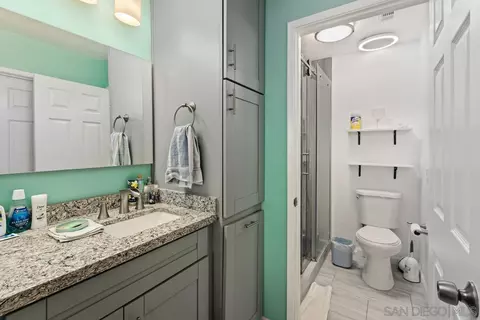 Bath - 10021 Destiny Mountain Ct, Spring Valley, CA 91978 photo 4 of 6