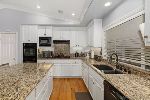 Kitchen - 10021 Destiny Mountain Ct, Spring Valley, CA 91978 photo 2 of 2