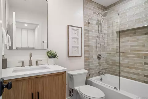 Bath - 1525 Lauralynn Pl, Oceanside, CA 92054 photo 4 of 4