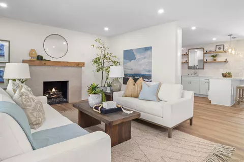Living - 1525 Lauralynn Pl, Oceanside, CA 92054 photo 4 of 5