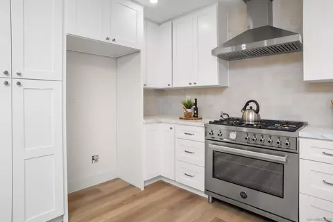Kitchen - 1525 Lauralynn Pl, Oceanside, CA 92054 photo 4 of 5