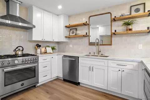 Kitchen - 1525 Lauralynn Pl, Oceanside, CA 92054 photo 3 of 5