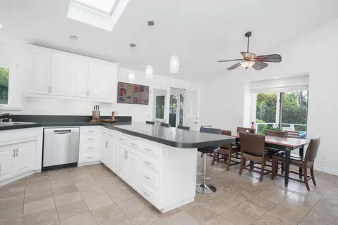 Kitchen - 684 Arden Dr, Encinitas, CA 92024 photo 2 of 2