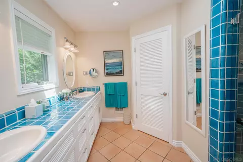 Bath - 684 Arden Dr, Encinitas, CA 92024 photo 3 of 4