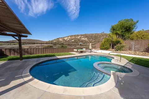 Exterior - 13558 Quiet Hills Dr, Poway, CA 92064 photo 10 of 11