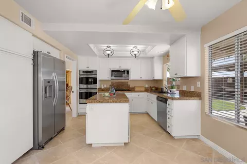 Kitchen - 13558 Quiet Hills Dr, Poway, CA 92064 photo 4 of 5