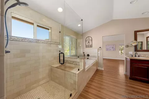 Bath - 13558 Quiet Hills Dr, Poway, CA 92064 photo 2 of 5