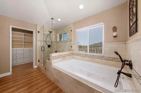 Bath - 13558 Quiet Hills Dr, Poway, CA 92064 photo 3 of 5