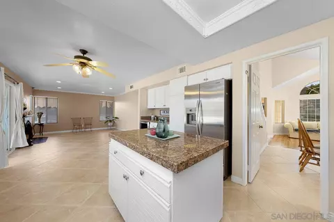 Kitchen - 13558 Quiet Hills Dr, Poway, CA 92064 photo 2 of 5
