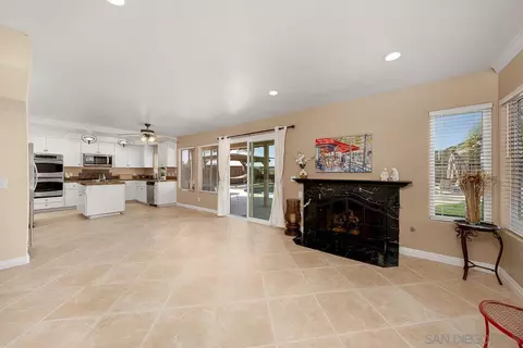 Living - 13558 Quiet Hills Dr, Poway, CA 92064 photo 2 of 4