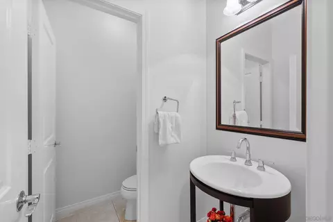 Bath - 3147 Skyline View Gln, Escondido, CA 92027 photo 1 of 8