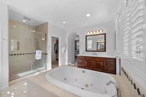 Bath - 3147 Skyline View Gln, Escondido, CA 92027 photo 8 of 8