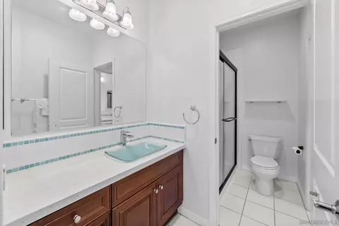 Bath - 3147 Skyline View Gln, Escondido, CA 92027 photo 3 of 8