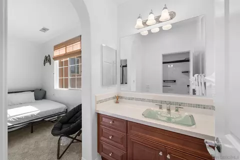 Bath - 3147 Skyline View Gln, Escondido, CA 92027 photo 5 of 8