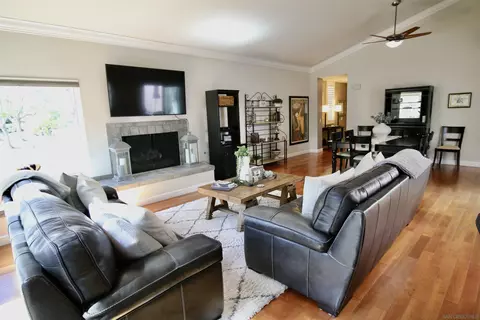 Living - 17741 Valle De Lobo Dr, Poway, CA 92064 photo 2 of 6