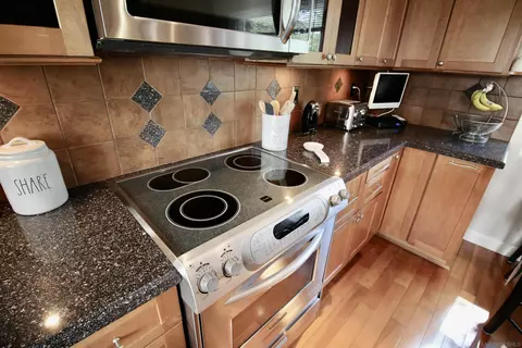 Kitchen - 17741 Valle De Lobo Dr, Poway, CA 92064 photo 4 of 7