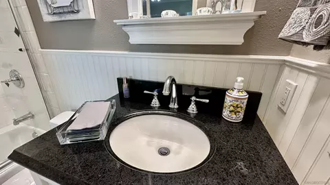 Bath - 17741 Valle De Lobo Dr, Poway, CA 92064 photo 9 of 9