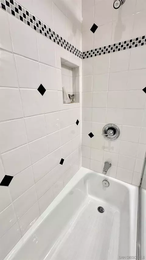 Bath - 17741 Valle De Lobo Dr, Poway, CA 92064 photo 8 of 9