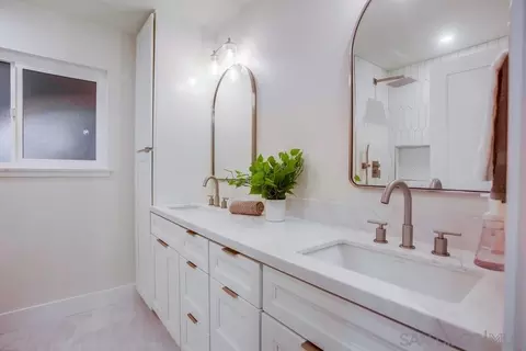 Bath - 1924 Skyline Dr, Escondido, CA 92027 photo 5 of 7