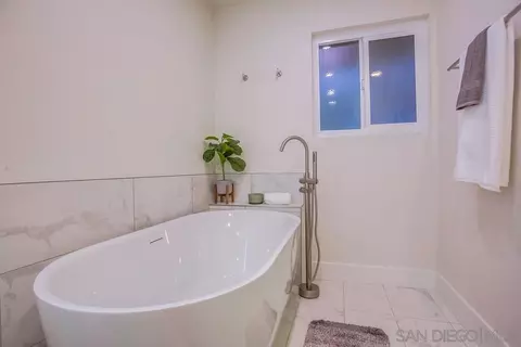 Bath - 1924 Skyline Dr, Escondido, CA 92027 photo 3 of 7