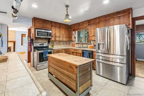 Kitchen - 18044 Exposition Dr, Jamul, CA 91935 photo 2 of 4