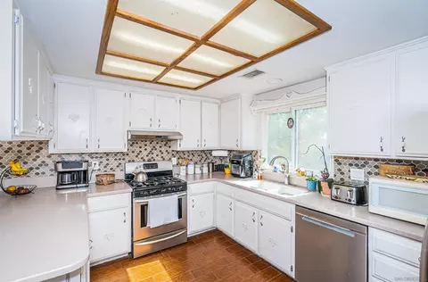 Kitchen - 20521 Manzanita Way, Jamul, CA 91935 photo 2 of 3