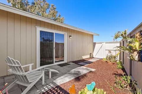Exterior - 285 Aspenwood Ln, Encinitas, CA 92024 photo 9 of 11