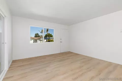 Living - 285 Aspenwood Ln, Encinitas, CA 92024 photo 2 of 4