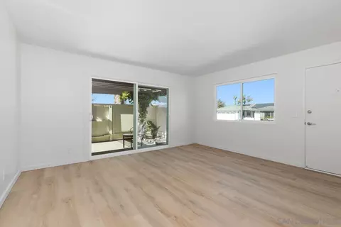 Living - 285 Aspenwood Ln, Encinitas, CA 92024 photo 3 of 4