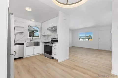 Kitchen - 285 Aspenwood Ln, Encinitas, CA 92024 photo 2 of 4