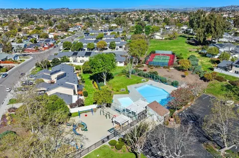 View/Area - 285 Aspenwood Ln, Encinitas, CA 92024 photo 2 of 3