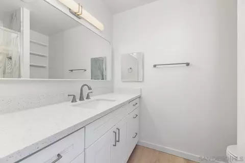Bath - 285 Aspenwood Ln, Encinitas, CA 92024 photo 2 of 3