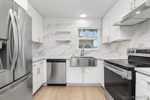 Kitchen - 285 Aspenwood Ln, Encinitas, CA 92024 photo 1 of 4