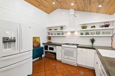 Kitchen - 9475 Wharton Rd, Santee, CA 92071 photo 2 of 4