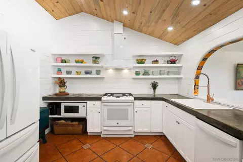 Kitchen - 9475 Wharton Rd, Santee, CA 92071 photo 1 of 4