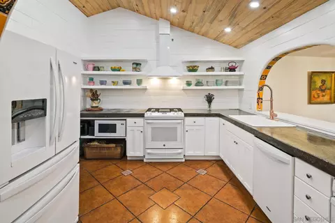 Kitchen - 9475 Wharton Rd, Santee, CA 92071 photo 3 of 4