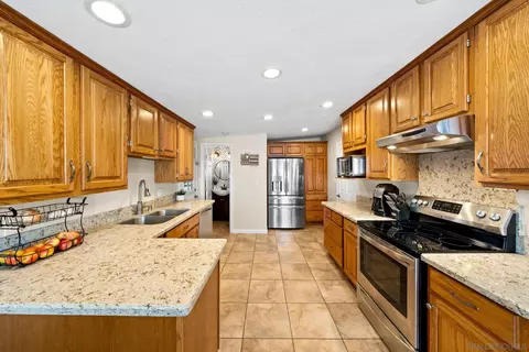Kitchen - 11638 Lakeside Ave, Lakeside, CA 92040 photo 2 of 5
