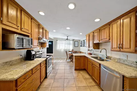 Kitchen - 11638 Lakeside Ave, Lakeside, CA 92040 photo 4 of 5