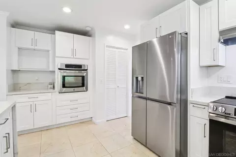 Kitchen - 13080 Camino Del Valle, Poway, CA 92064 photo 3 of 4