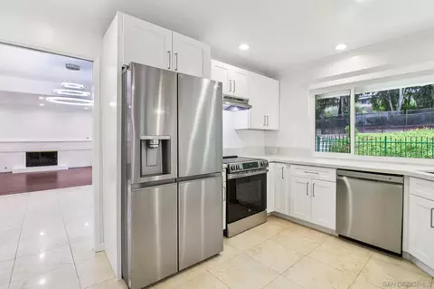 Kitchen - 13080 Camino Del Valle, Poway, CA 92064 photo 2 of 4